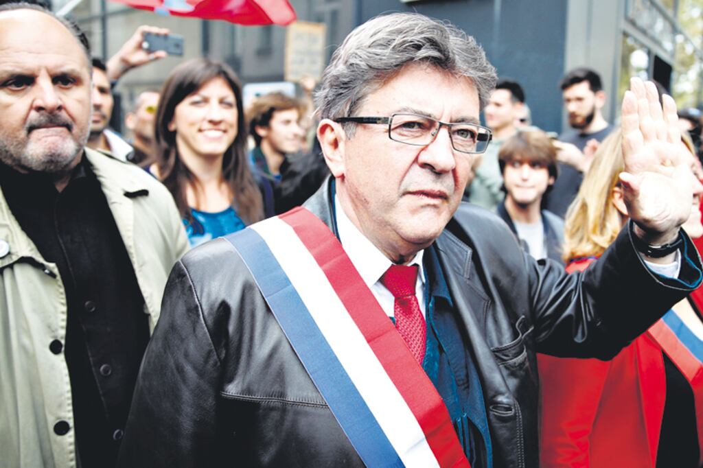“La calle derrotó a los reyes, venció a los nazis e hizo retroceder a varios gobiernos”, dijo Mélenchon.