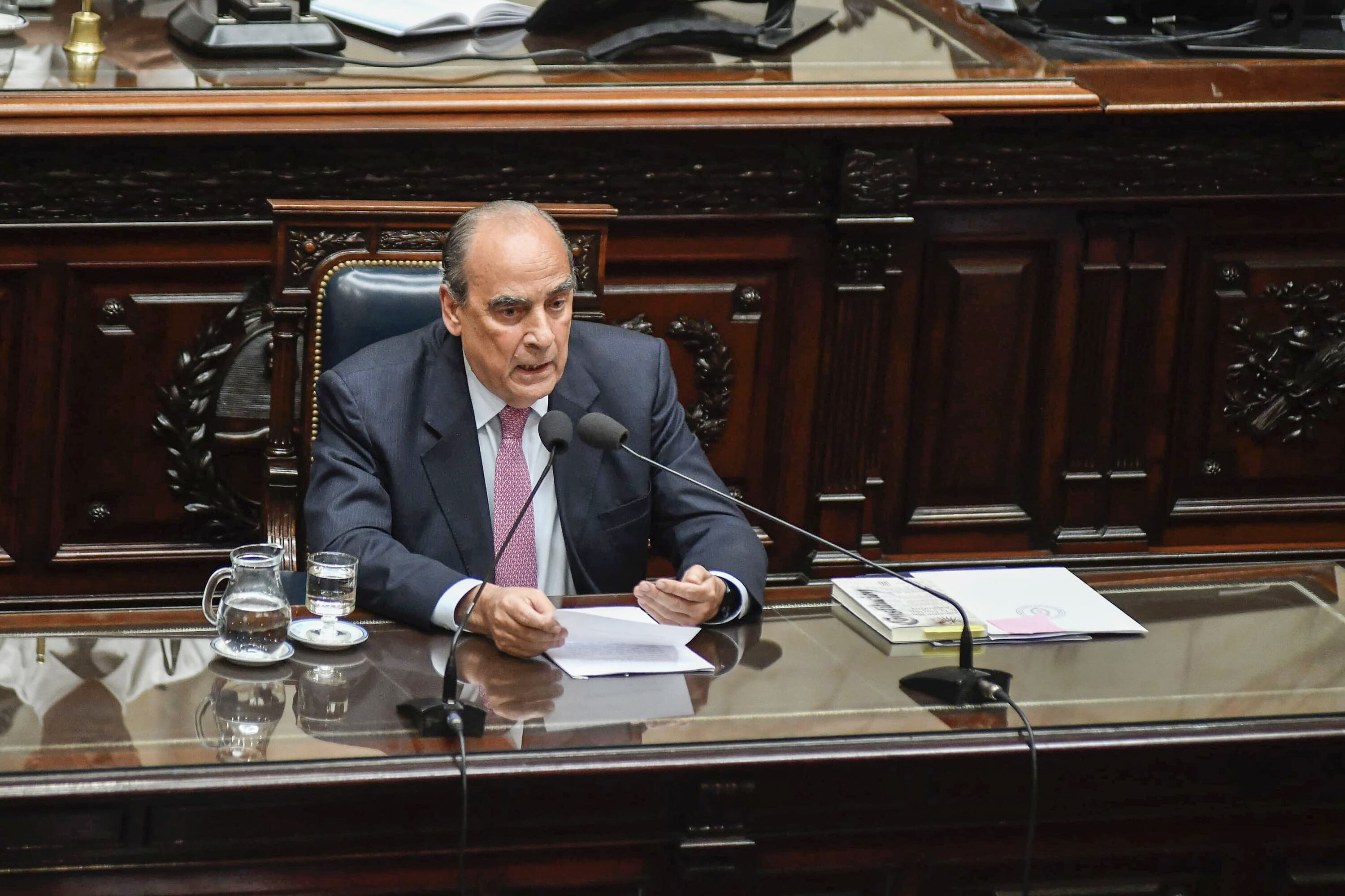 Después de 30 años, un funcionario nacional volvió a ser interpelado por el Congreso.