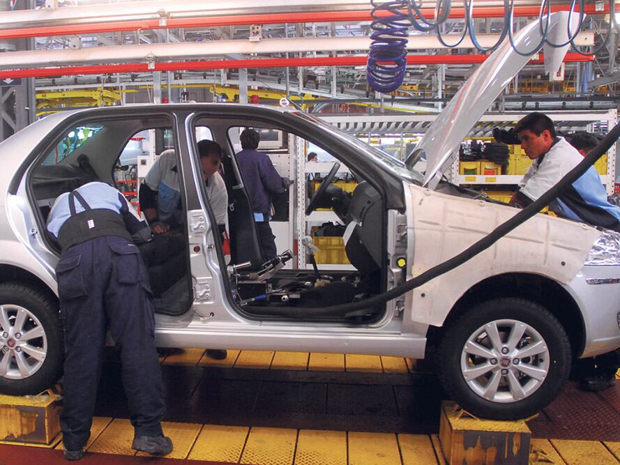 El segmento de automóviles retrocedió 38,9 por ciento.