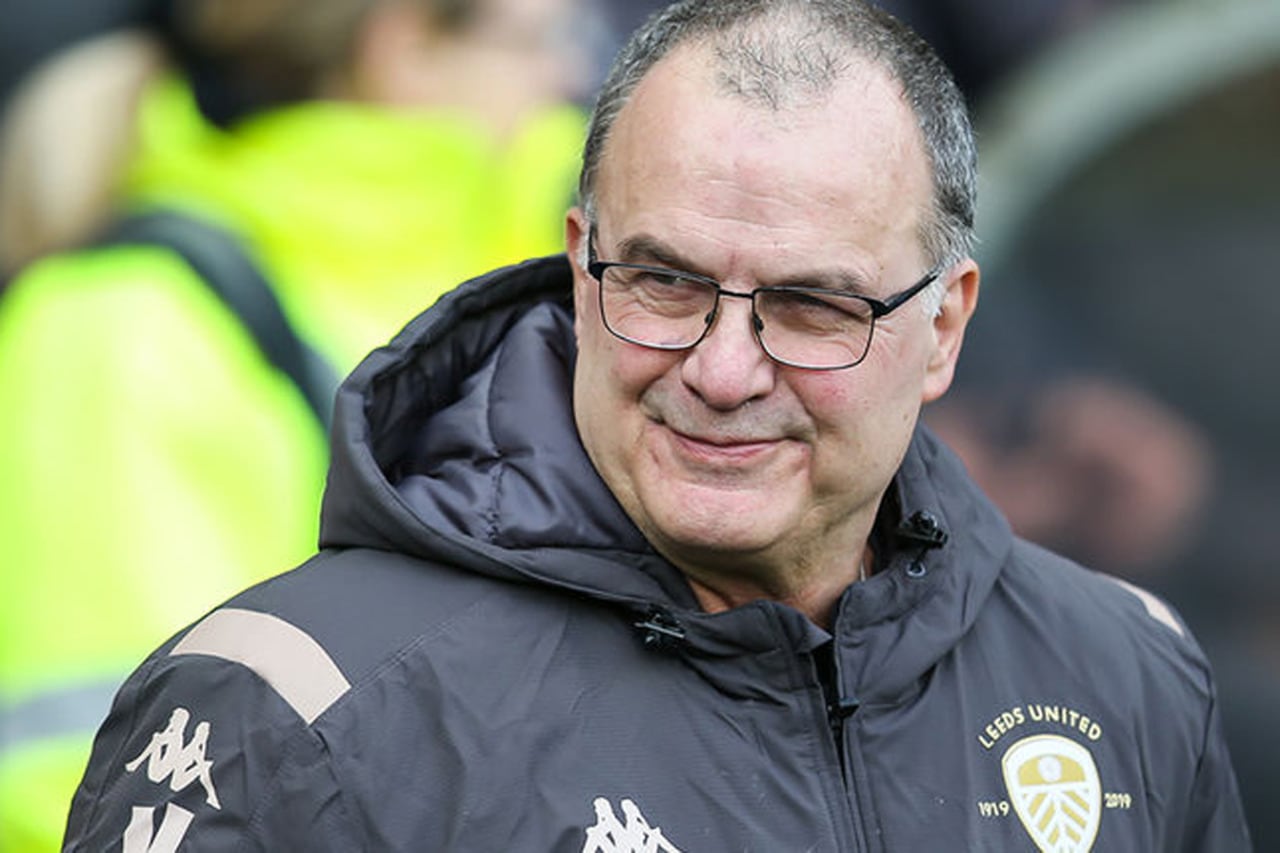 Marcelo Bielsa anunció que continuará al menos un año más en el Leeds.