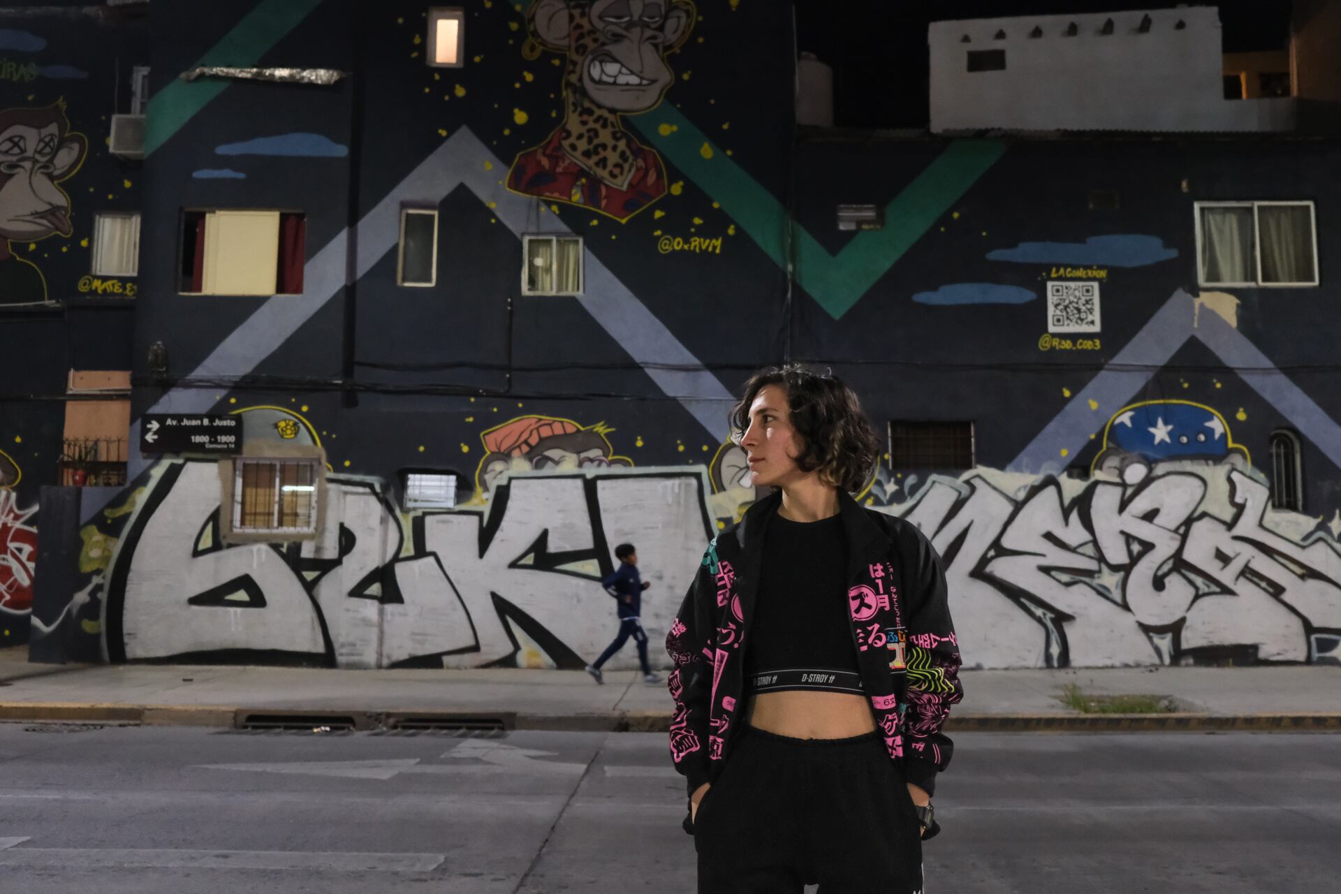 Un año después de sacar Pendeja desde su propio sello, empezó a mostrar un EP con colaboraciones latinas de electropop LGBT