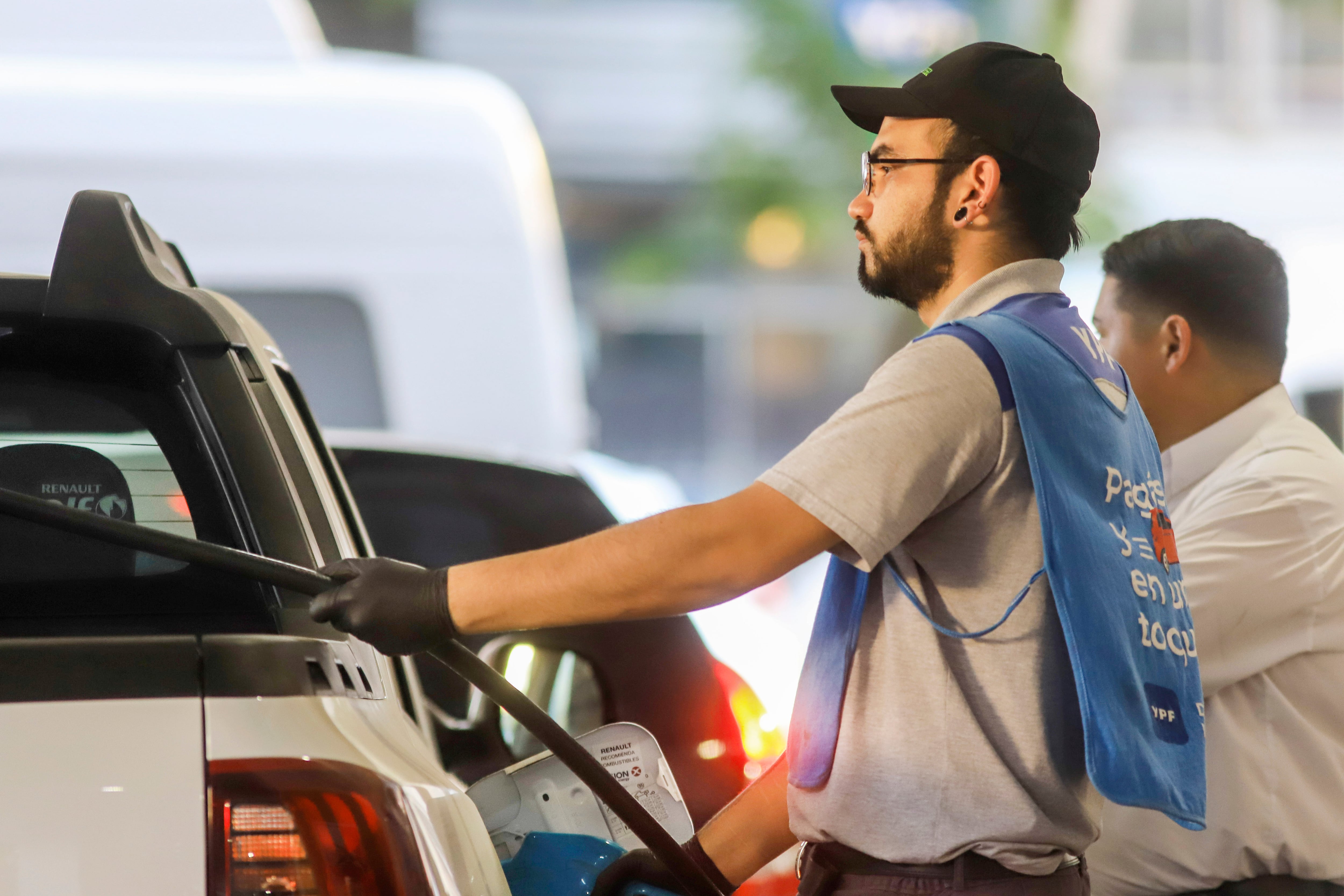El precio internacional del crudo cayó de 65,20 a 59 dólares en 10 días.