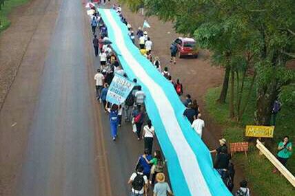 Docentes de todo el país marchan hacia la Plaza de Mayo.