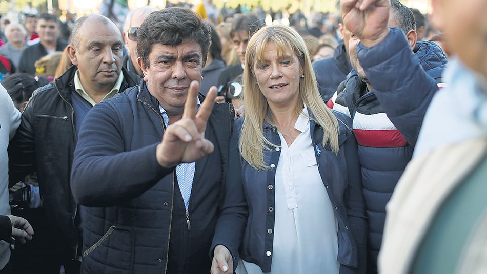 Fernando Espinoza y Verónica Magario participaron ayer de la movilización a Plaza de Mayo.