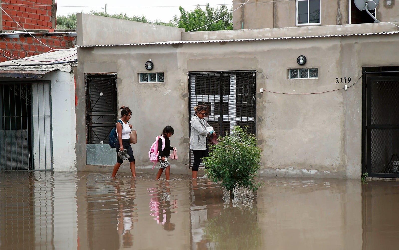 El caudal de agua evoca las inundaciones en la ciudad en 2013.