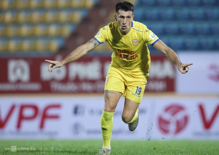 Sebastián Merlo celebra un gol para el Nam Dinh, algo que podrá volver a hacer en dos semanas.