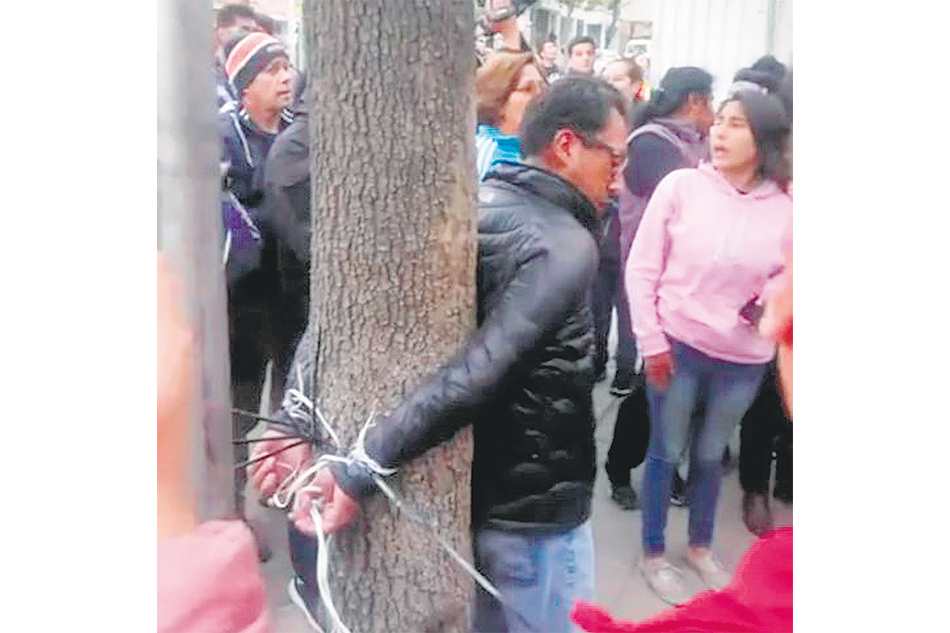 Captura de video del empalamiento de Aramayo en La Paz