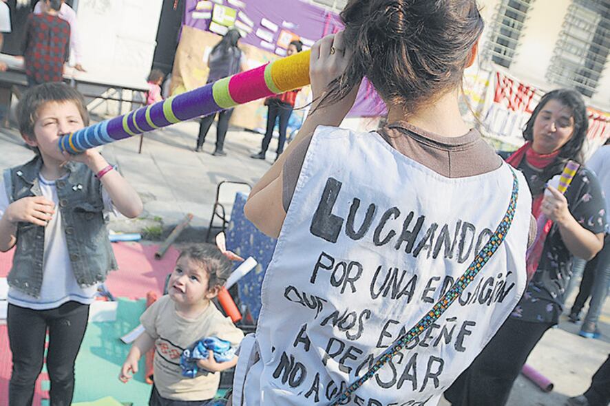 Los pibes celebran y en la celebración van construyendo un futuro que no los retenga en la calle.