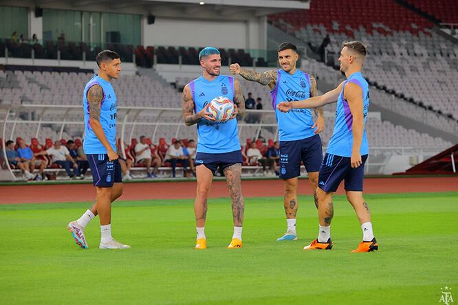 La Selección se entrenó en el estadio donde se presentará el lunes ante Indonesia.