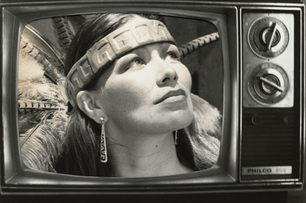 Hulleah J. Tsinhnahjinnie, Vanna Brown, Azteca Style, 1990.