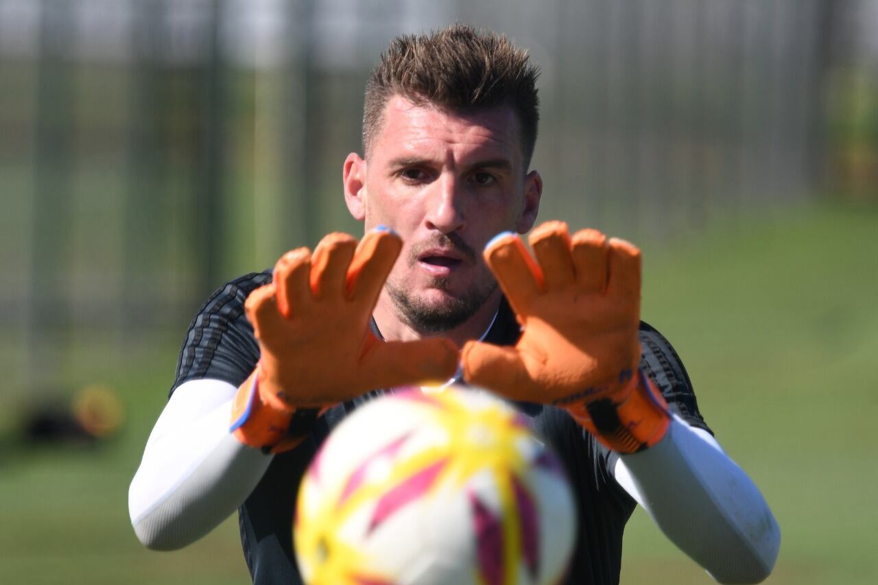 Armani seguirá jugando en River.