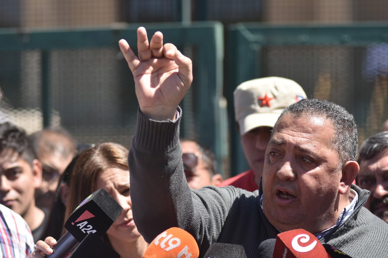 El dirigente social Luis D’Elía tiene coronavirus y permanece desde ayer internado en el sanatorio Otamendi, en el barrio porteño de Recoleta. 