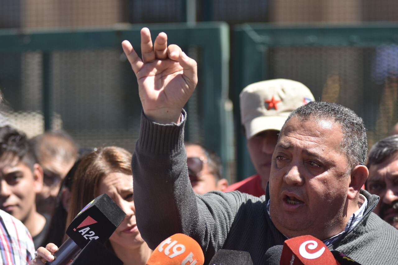 El dirigente social Luis D’Elía tiene coronavirus y permanece desde ayer internado en el sanatorio Otamendi, en el barrio porteño de Recoleta.