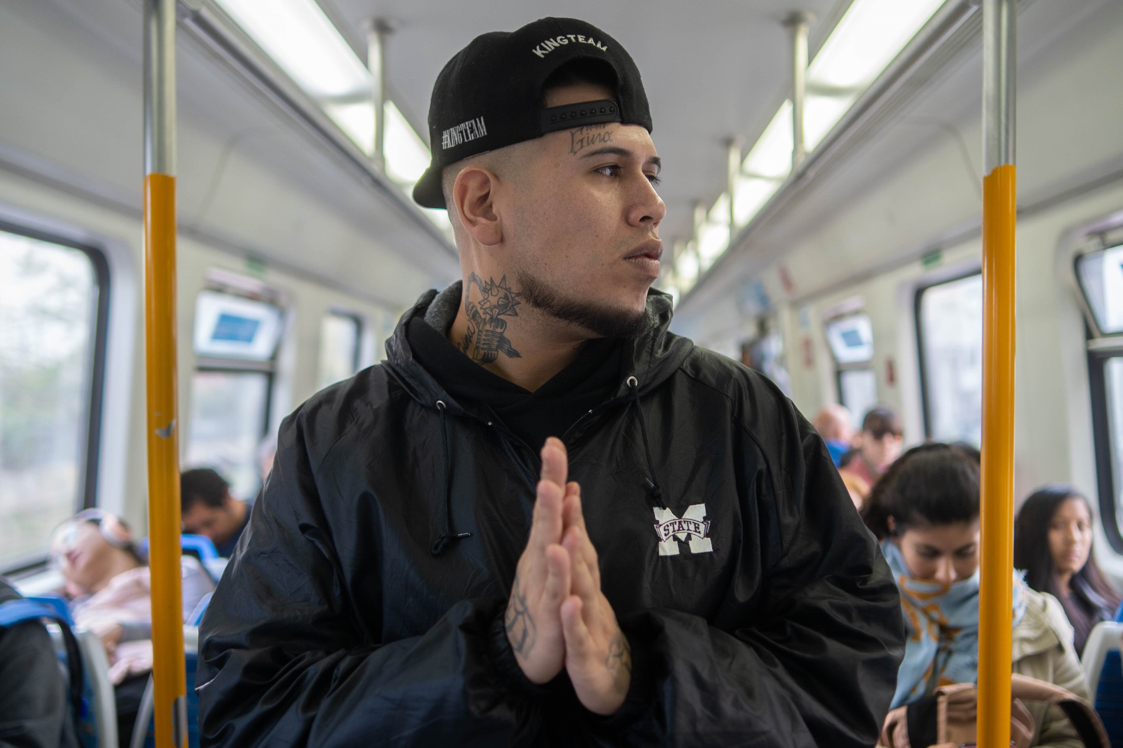 "Quería que la tapa fuera mi DNI porque hasta los 17 años estuve sin documento y me perdí millones de laburos y cobros por no tenerlo"