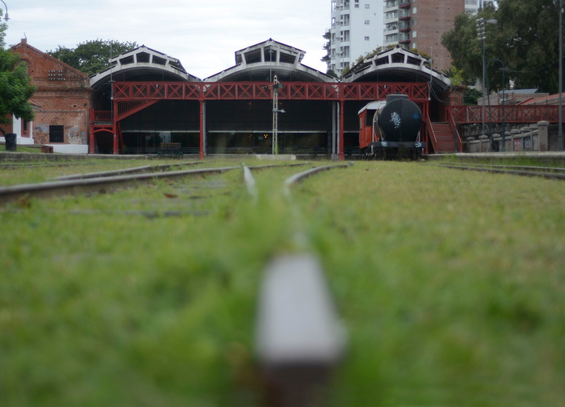 Hasta 1977, las vías hervían de convoyes que conectaban Rosario con la región.