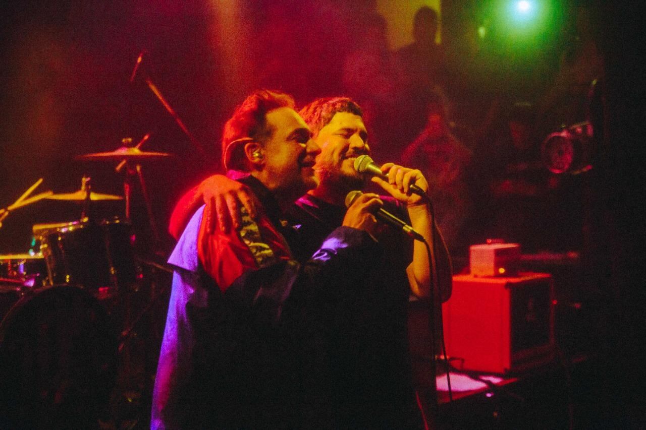 Santiago Motorizado junto a Vicentico, una de las sorpresas de la noche. 