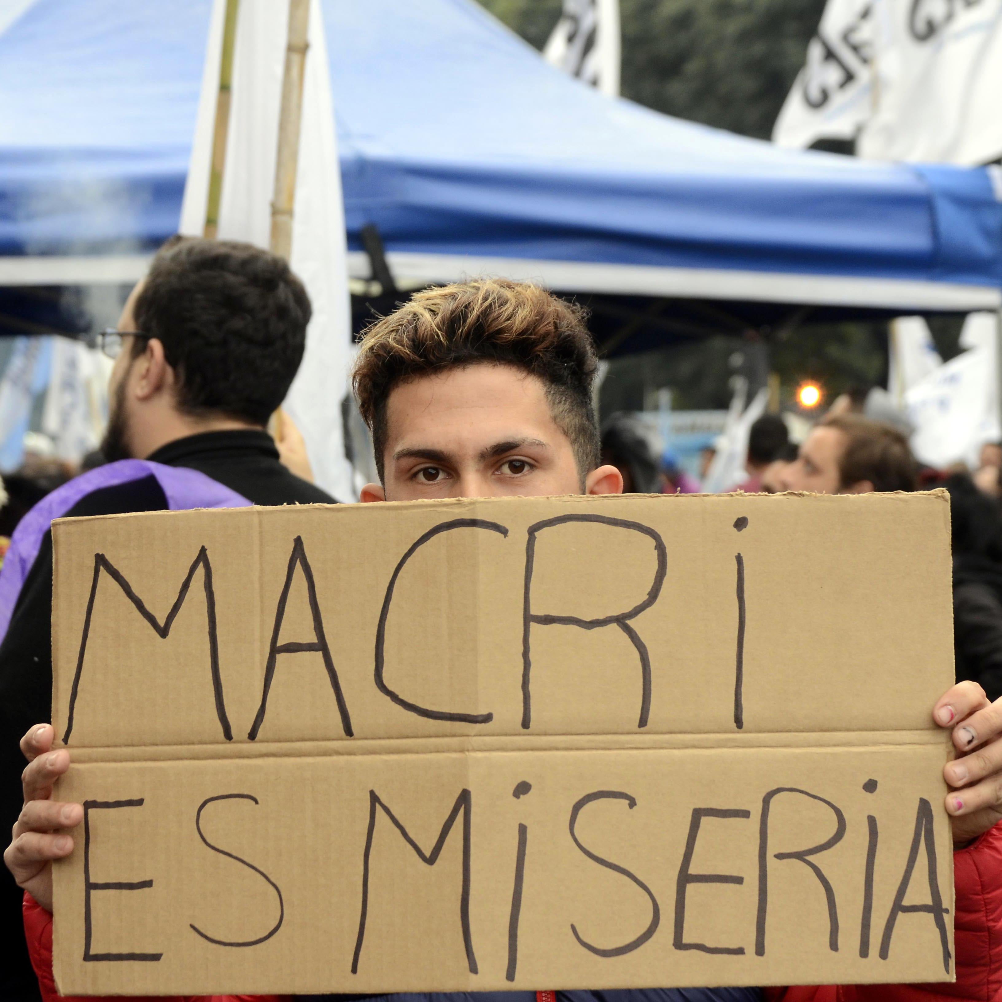 La pérdida de poder adquisitivo se combina con una destrucción neta de puestos de trabajo.