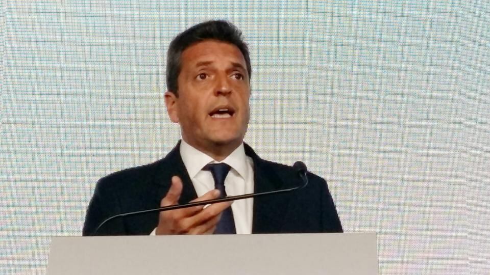 Sergio Massa criticó al Gobierno y afirmó que los candidatos oficialistas esconden a Macri porque "sienten vergüenza".