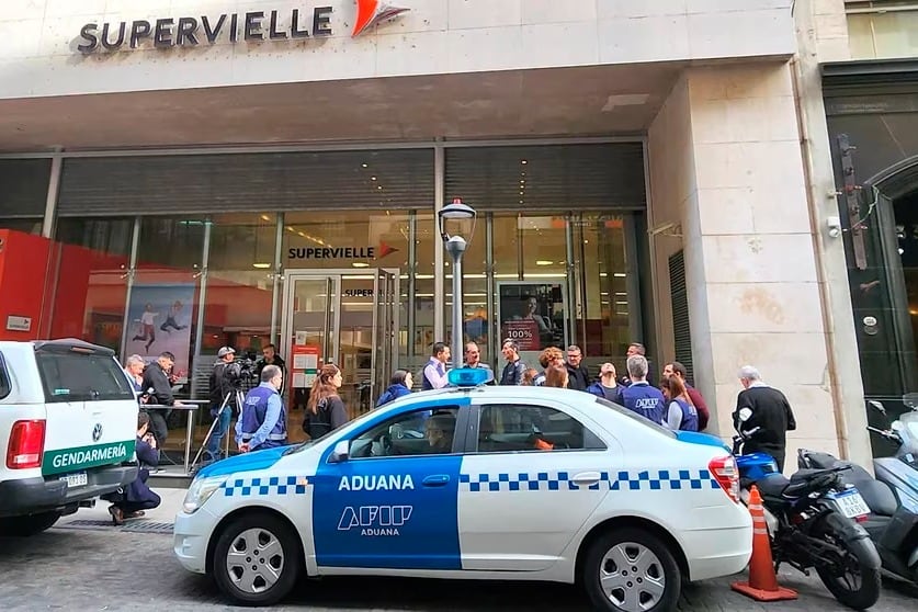 Imagen de uno de los allanamientos practicados en entidades bancarias