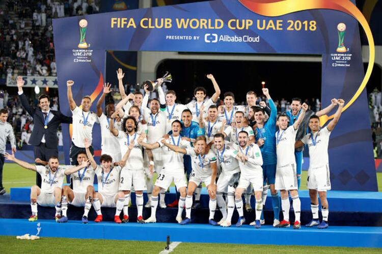 Los jugadores del Madrid celebran el cuarto título en el Mundial de Clubes.