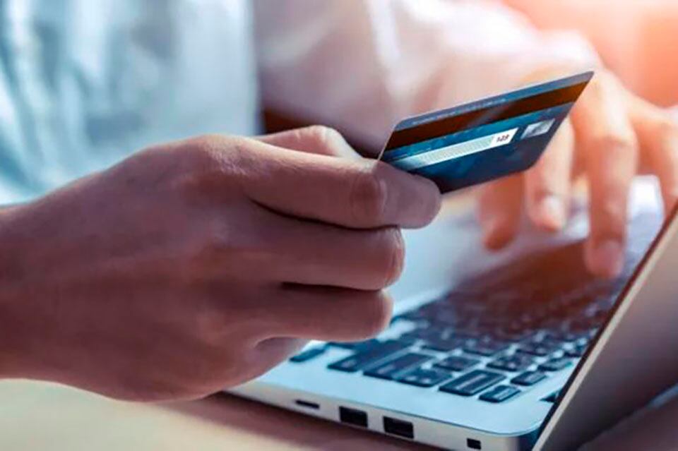 Más de la mitad de las familias realiza sus compras cotidianas con la tarjeta de crédito.