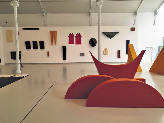 Detalle de retrospectiva de F. E. Walther (ganador en Venecia) en el Palacio Velázquez de Madrid.