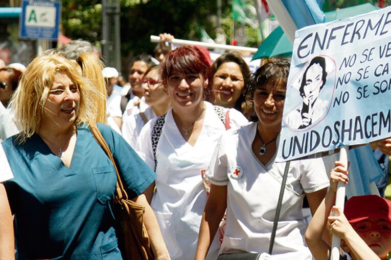 Los manifestantes organizaron una radio abierta frente al Congreso y luego marcharon a Plaza de Mayo.