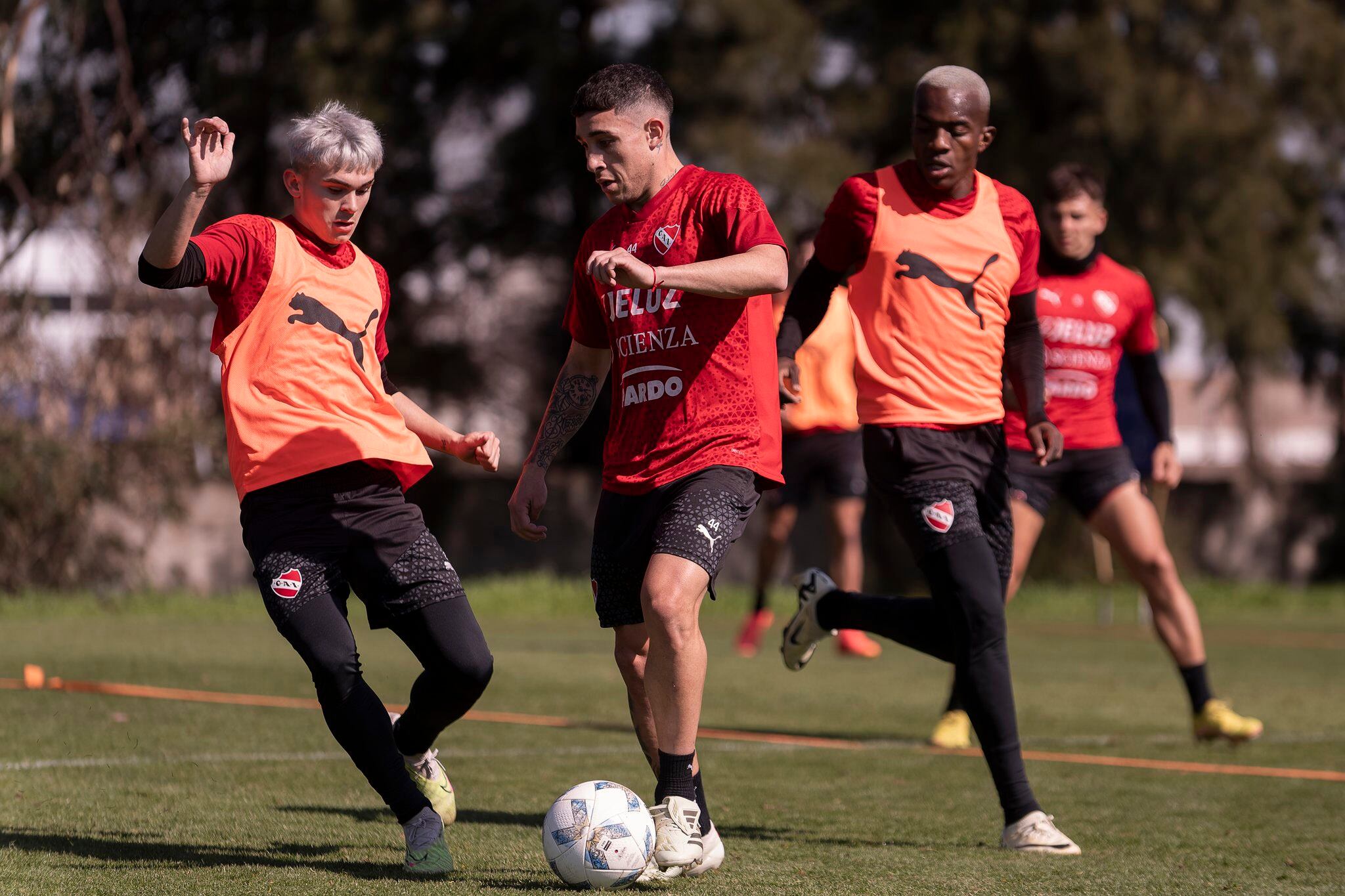 El Rojo se entrena en busca de su pasaje a los cuartos de final.