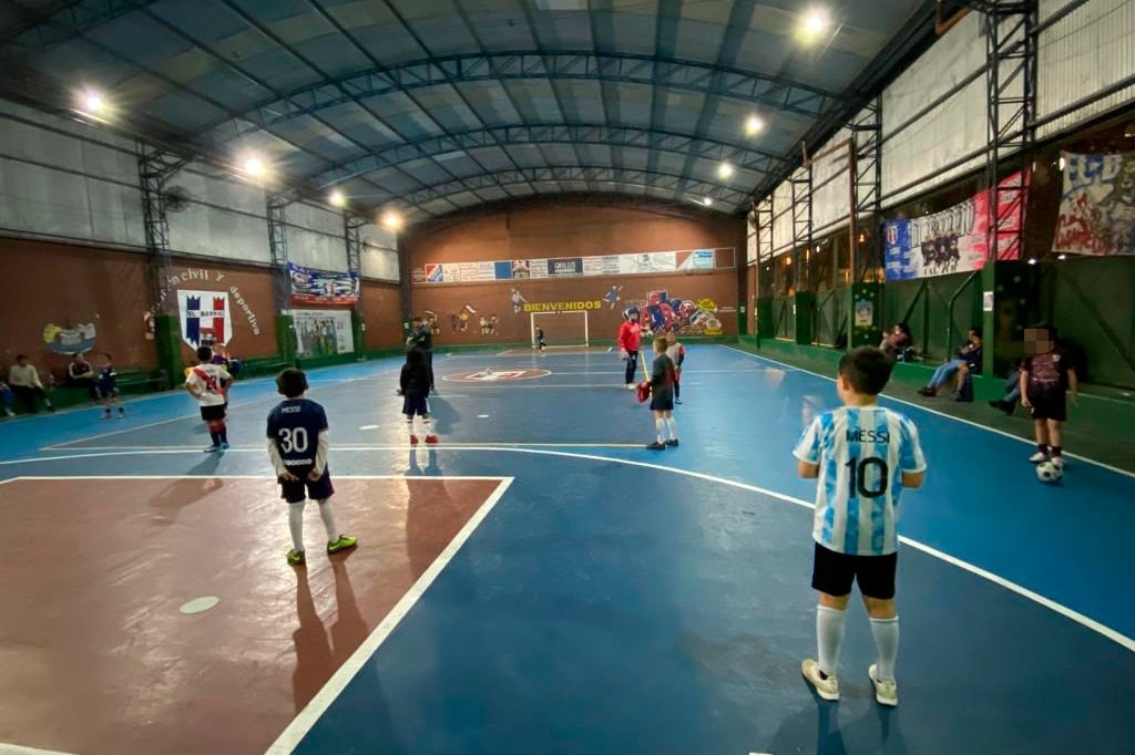 Los clubes de barrio temen que la crisis los deje fuera de juego.