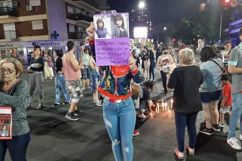 Según la autopsia, Lola Villares la joven murió por un edema pulmonar y cerebral.