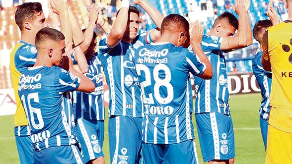 Godoy Cruz festeja el triunfo.