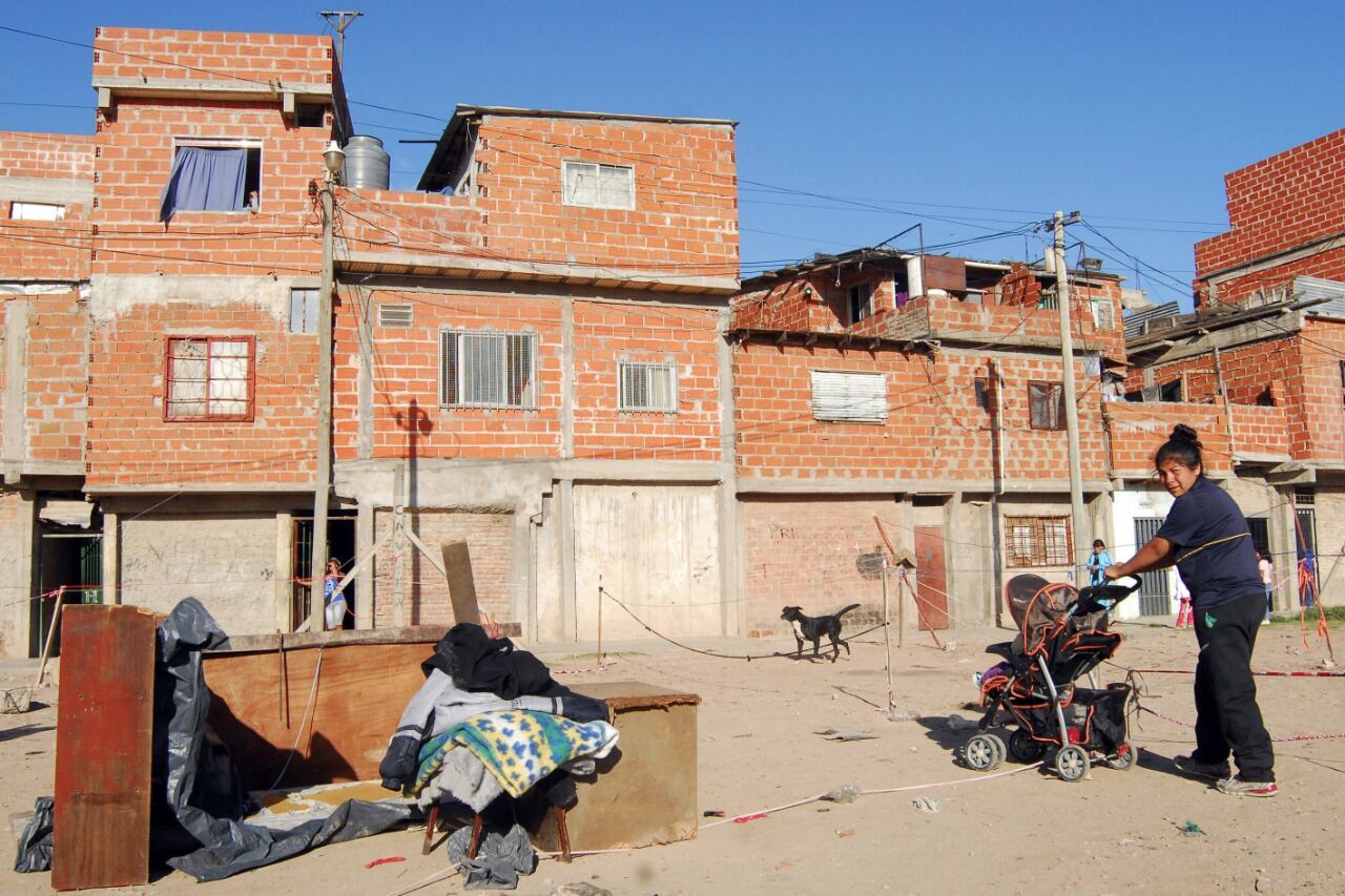 El barrio venía preparándose para la situación en un Comité de Crisis, a pesar de las dificultades de mantener una cuarentena en el asentamiento.