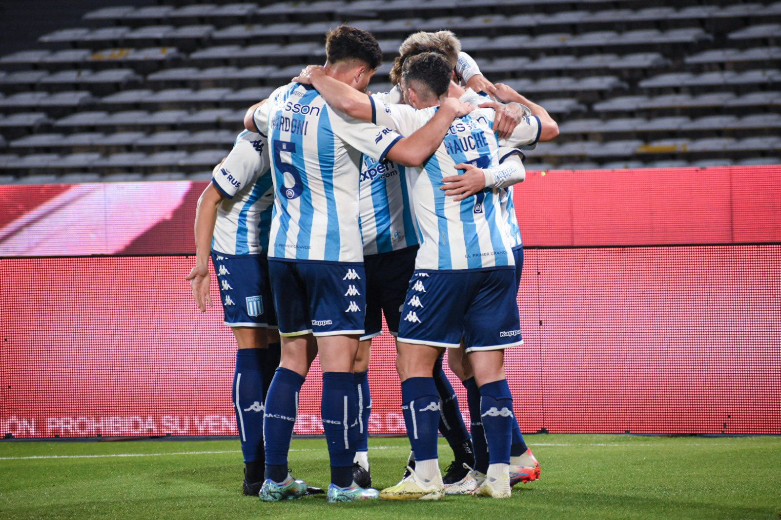 Racing estiró su invicto a nueve partidos