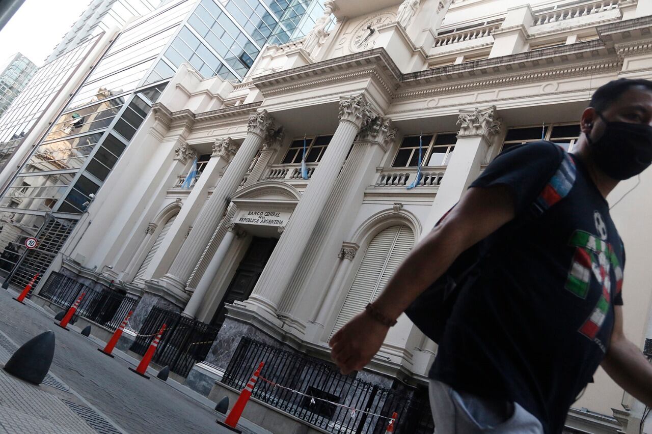 El Banco Central contrata venta futura de divisas para atenuar expectativas de suba