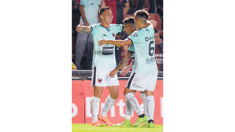 Correa festeja su primer gol.