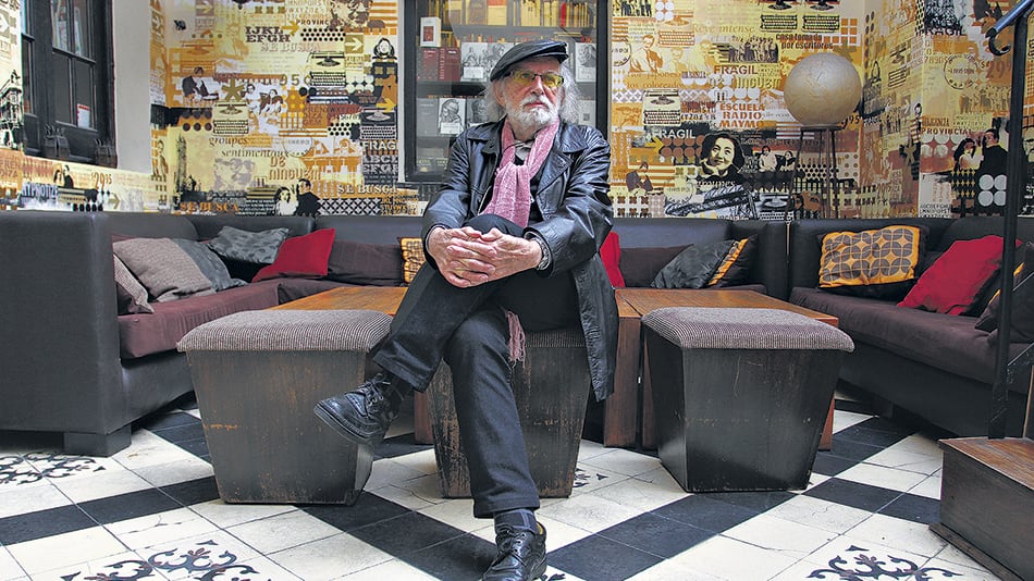 “Tengo miedo de empezar a escribir una novela y abandonar el teatro”, confiesa Carey.