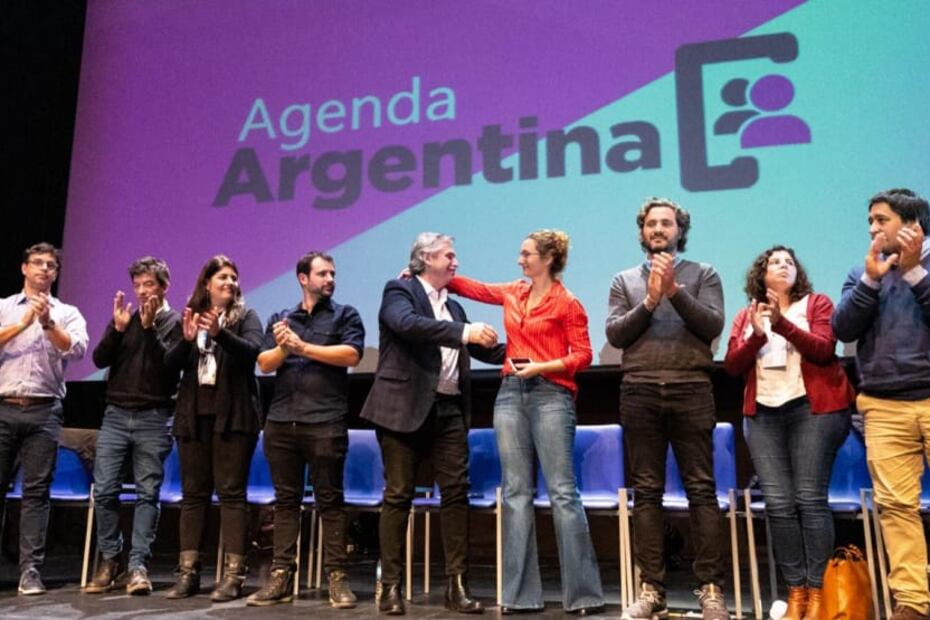 El Presidente Fernández hizo el prólogo el libro que llega a Rosario.