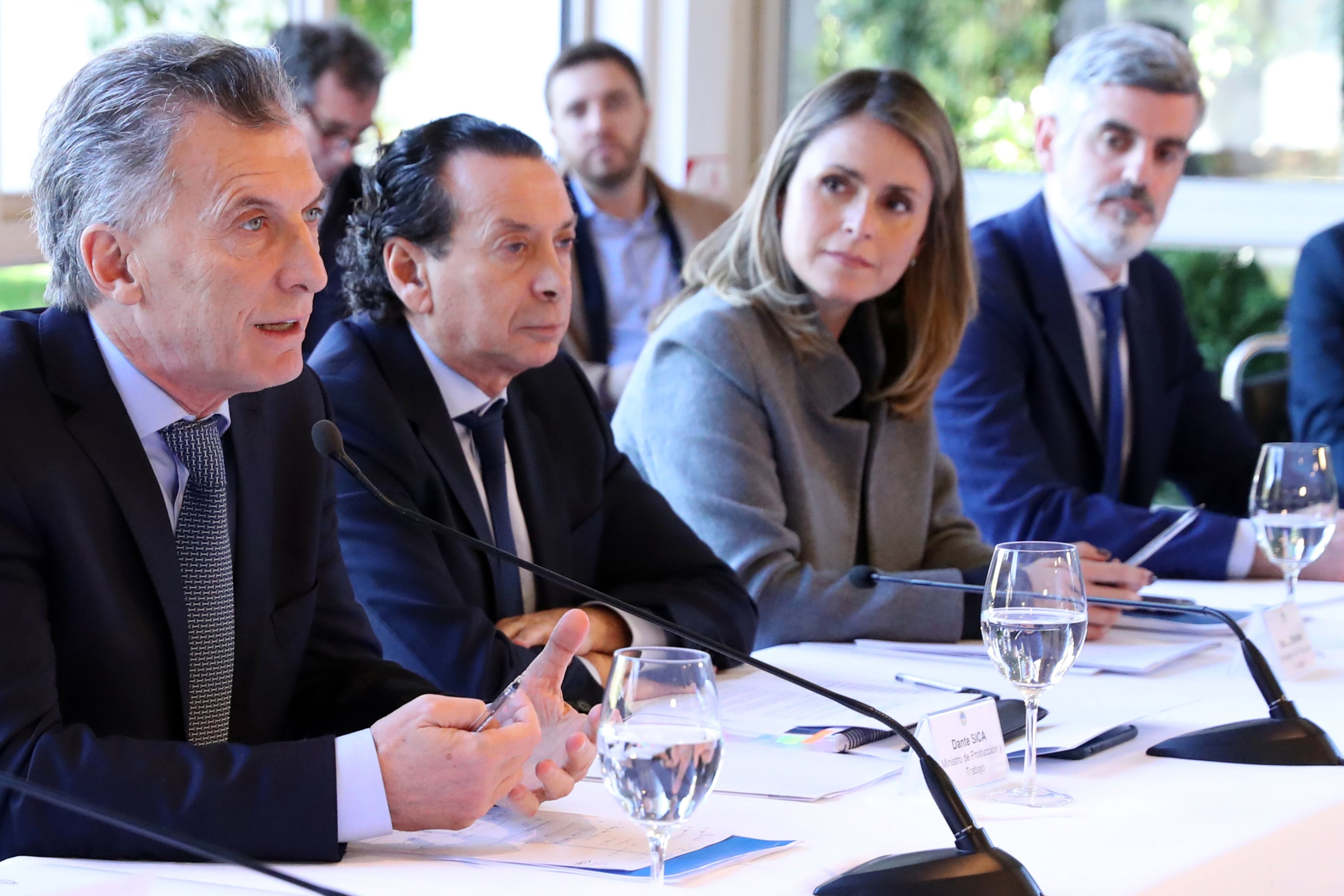 El presidente Mauricio Macri junto al ministro Dante Sica, en la reunión con empresarios.