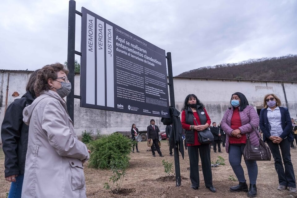Señalización en el cementerio De la Santa Cruz