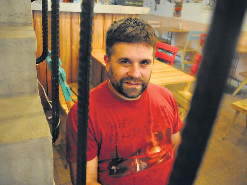 Mariano Dossena es docente, además de director y dramaturgo.