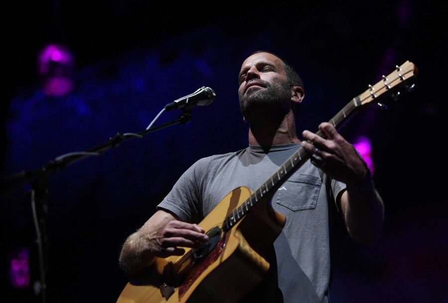 Jack Johnson convirtió el Club Ciudad de Buenos Aires en un gran fogón.