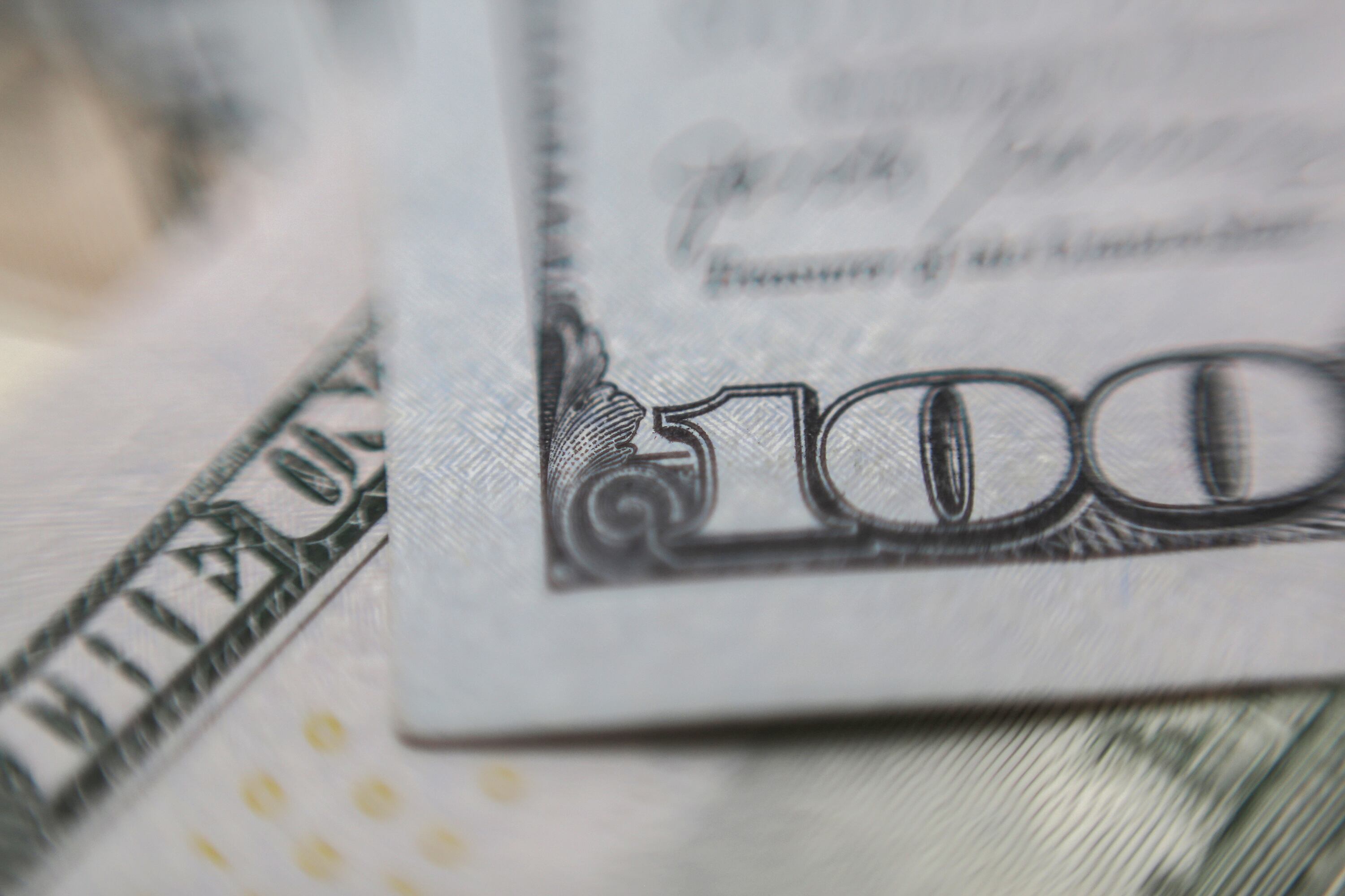 El dólar MEP se mantuvo por debajo de los 1250 pesos