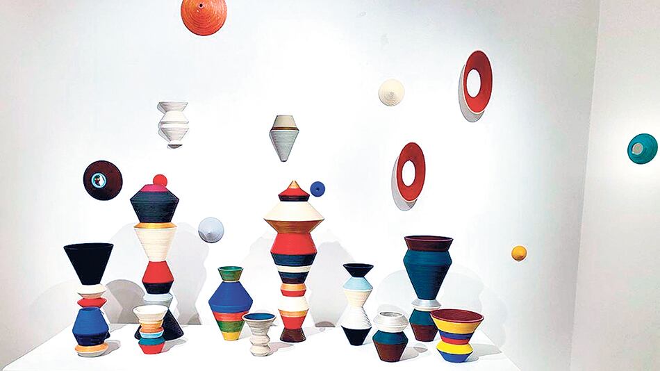 Objetos de mdf y pintura acrílica, de Irene Banchero; 2019.