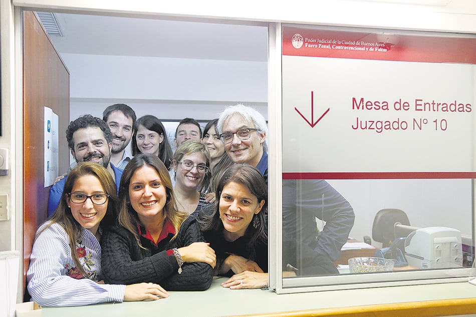 El juez Pablo Casas y su equipo