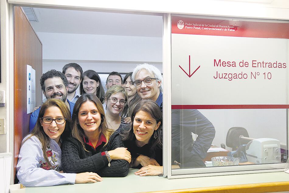 El juez Pablo Casas y su equipo