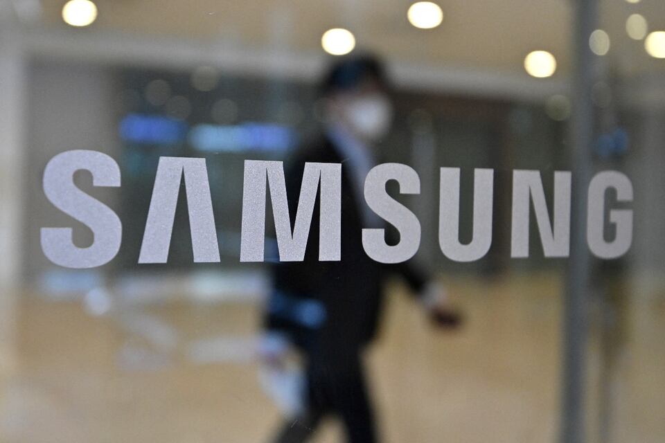 La empresa surcoreana Samsung Electronics denunció que hubo casos de "uso indebido" del robot ChatGPT en sus instalaciones. (Foto: AFP)