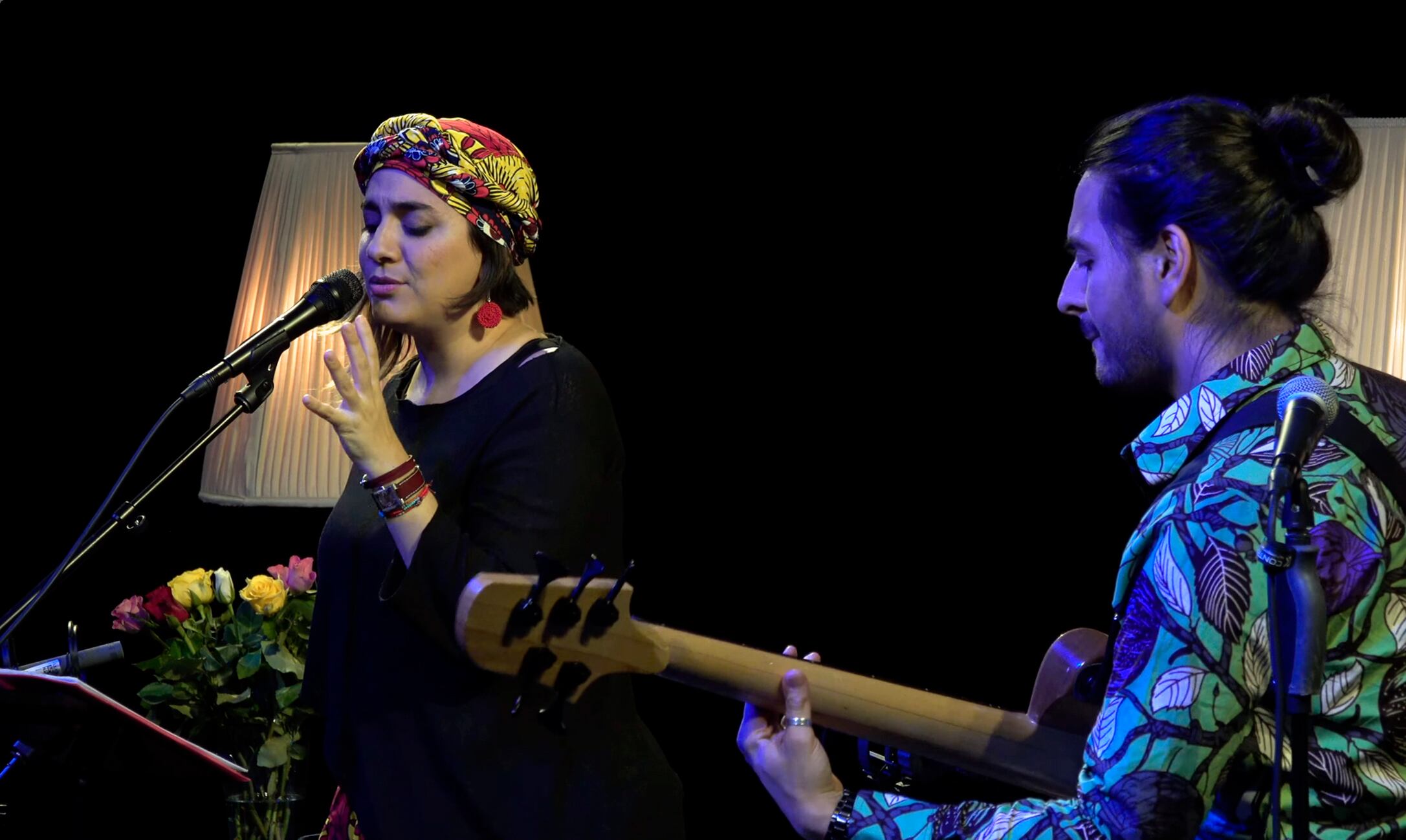 Gómez junto al bajista Andrés Rotmistrovsky.