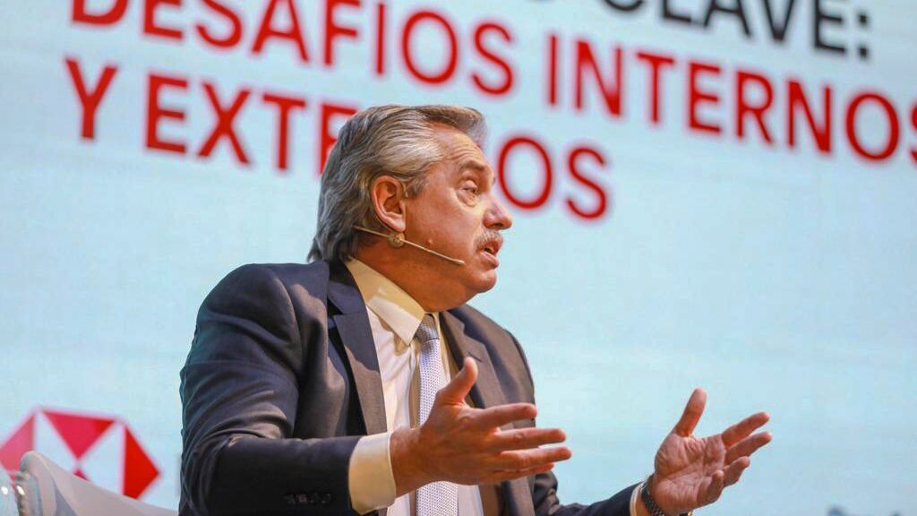 El candidato a Presidente del Frente de Todes, Alberto Fernández, en el evento organizado por el Grupo Clarín.