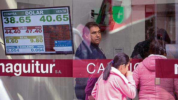 En la city se vivió otra jornada de tensión por la disparada del dólar.