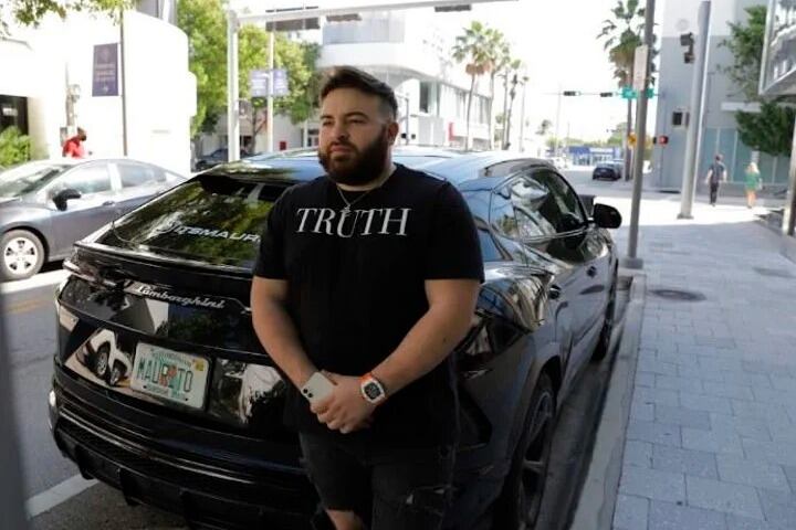 "Truth", dice la estampa de la camiseta de Stendel. "Ya nadie va a escuchar tu remera", fue una canción emblema de Patricio Rey y sus Redonditos de Ricota